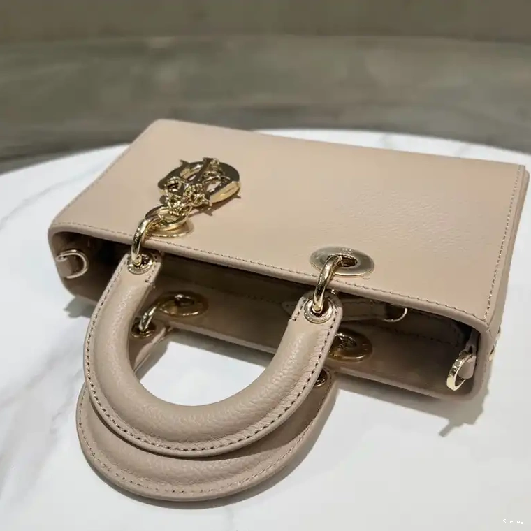 2405YA0169 Dio Bags 0606